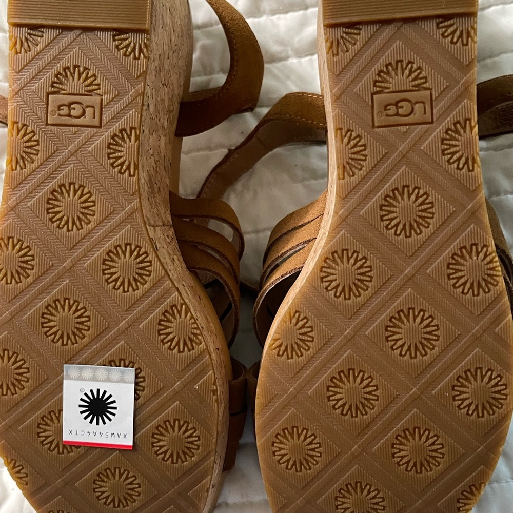 Ugg Brown Suede Wedge - Picture 4 of 4